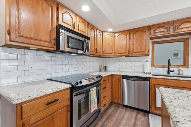 426 E Lynnwood Drive, Warsaw, IN 46580