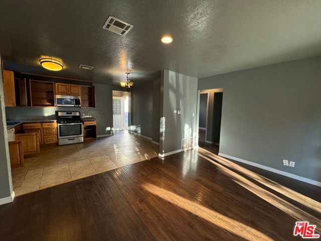 8837 Tilden Avenue, Panorama City (los Angeles), CA 91402