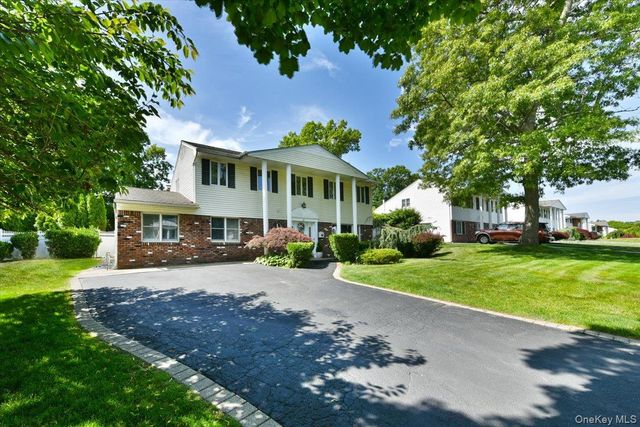 22 Chatham Road, Commack, NY 11725