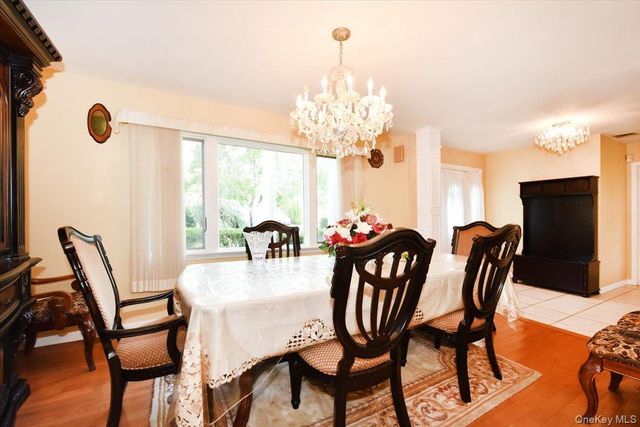 22 Chatham Road, Commack, NY 11725