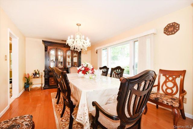 22 Chatham Road, Commack, NY 11725