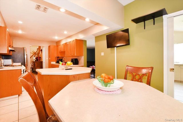 22 Chatham Road, Commack, NY 11725