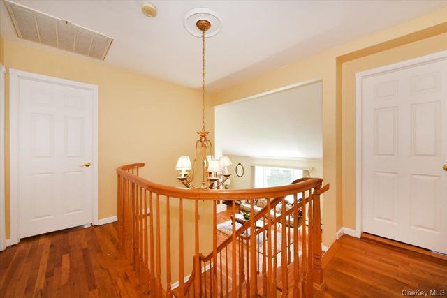22 Chatham Road, Commack, NY 11725