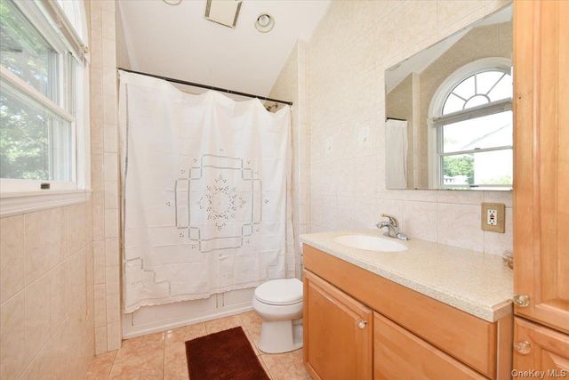 22 Chatham Road, Commack, NY 11725