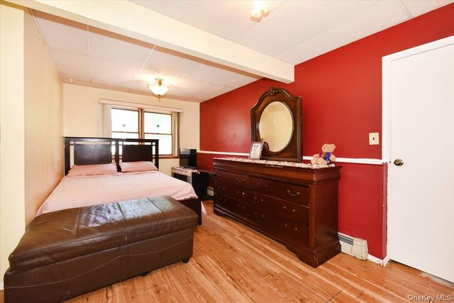 22 Chatham Road, Commack, NY 11725