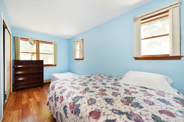 22 Chatham Road, Commack, NY 11725