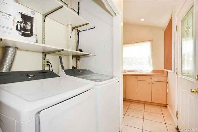 22 Chatham Road, Commack, NY 11725