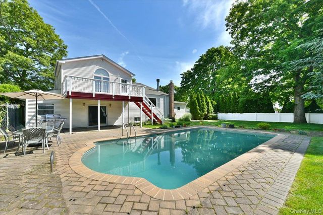22 Chatham Road, Commack, NY 11725