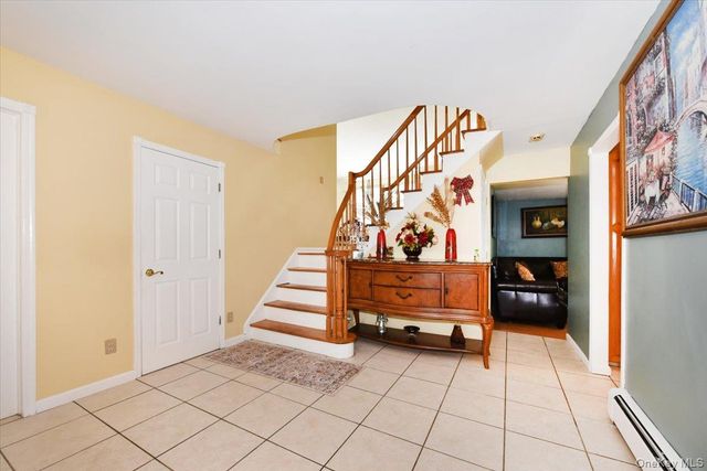 22 Chatham Road, Commack, NY 11725