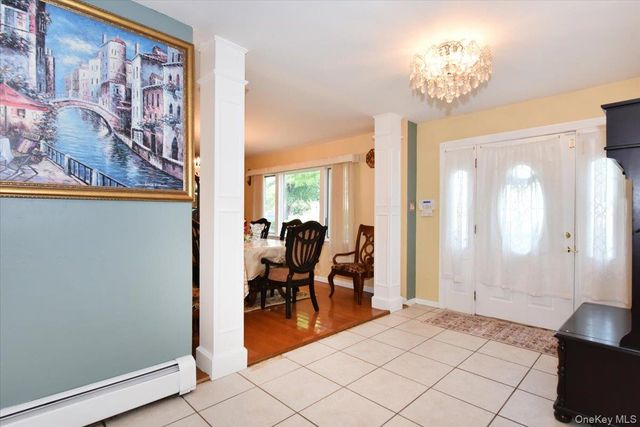 22 Chatham Road, Commack, NY 11725