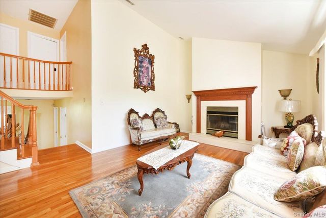 22 Chatham Road, Commack, NY 11725