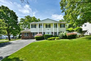 22 Chatham Road, Commack, NY 11725