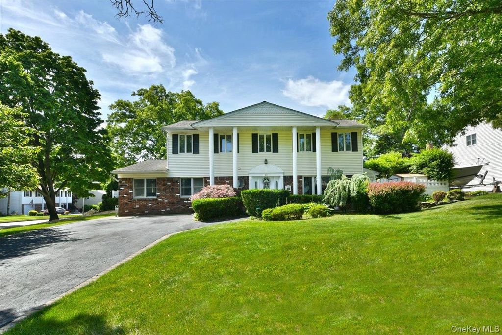 22 Chatham Road, Commack, NY 11725