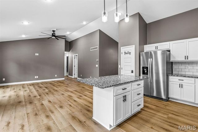 302 Chestnut View Rd, Farmington, MO 63640