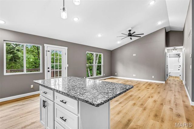302 Chestnut View Rd, Farmington, MO 63640