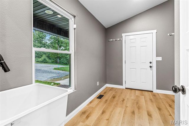 302 Chestnut View Rd, Farmington, MO 63640