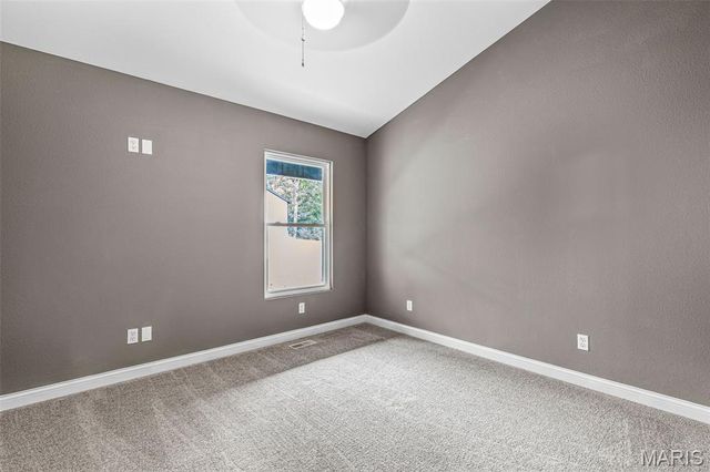 302 Chestnut View Rd, Farmington, MO 63640