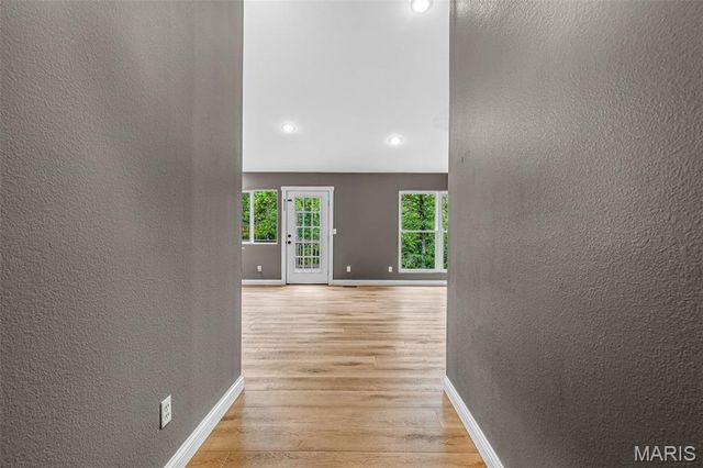 302 Chestnut View Rd, Farmington, MO 63640