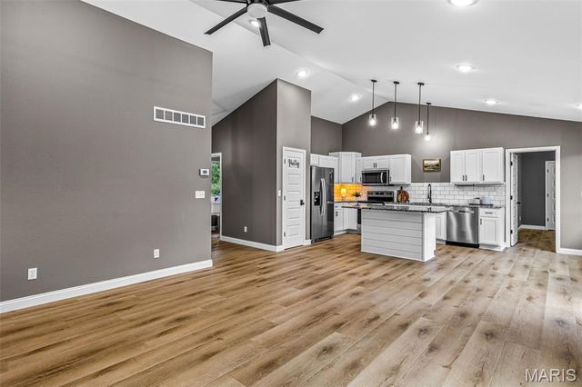 302 Chestnut View Rd, Farmington, MO 63640