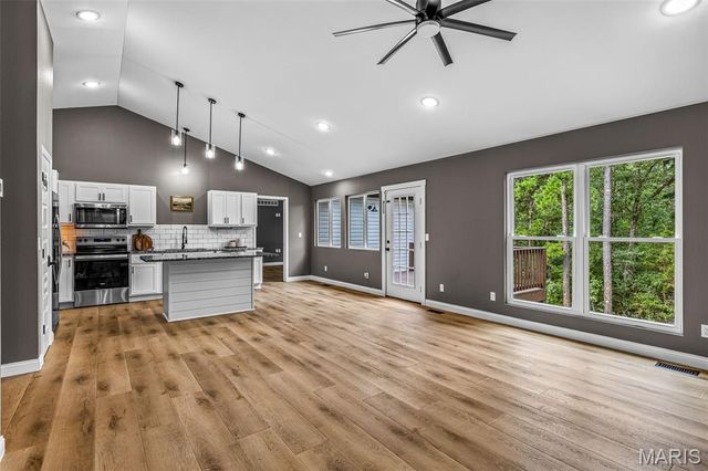 302 Chestnut View Rd, Farmington, MO 63640