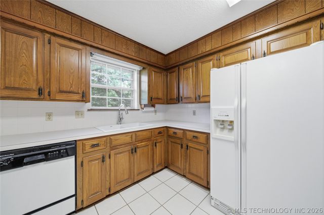8525 S 67th West Avenue, Tulsa, OK 74131