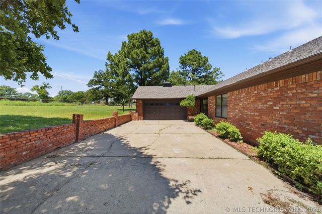 8525 S 67th West Avenue, Tulsa, OK 74131