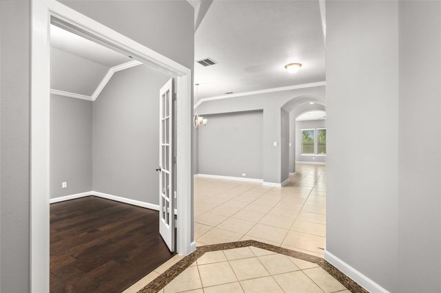 17219 Pine Hollow Landing Court, Houston, TX 77084