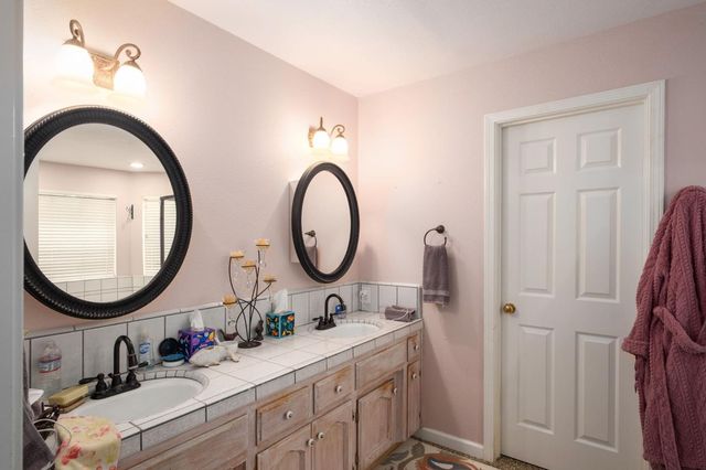 3060 Evergreen Avenue, Clovis, CA 93611