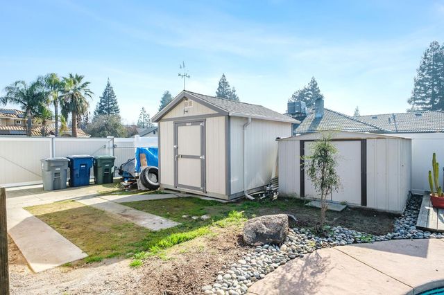 3060 Evergreen Avenue, Clovis, CA 93611