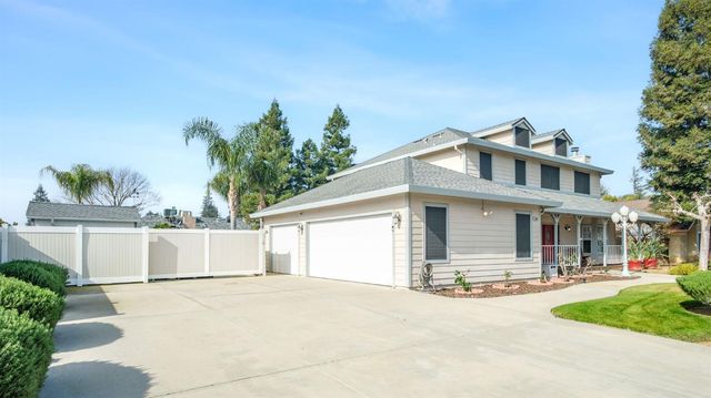 3060 Evergreen Avenue, Clovis, CA 93611