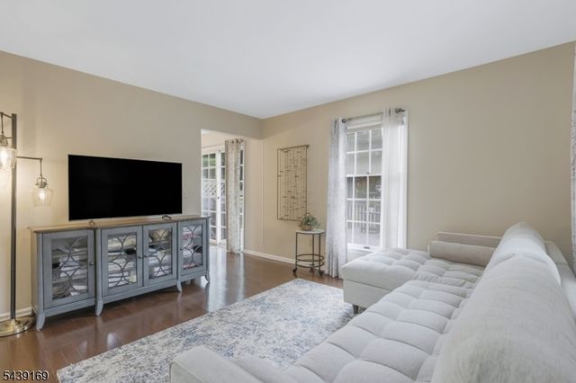 11 Hampton Ct, Bernards Twp., NJ 07920