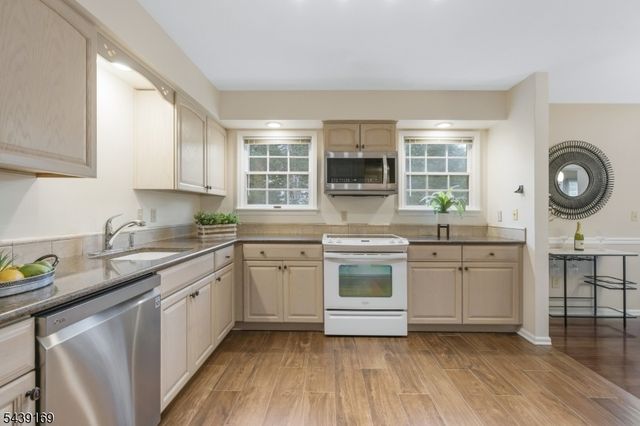 11 Hampton Ct, Bernards Twp., NJ 07920