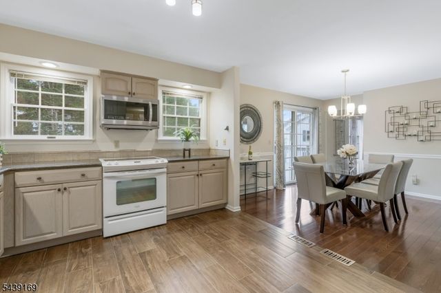 11 Hampton Ct, Bernards Twp., NJ 07920