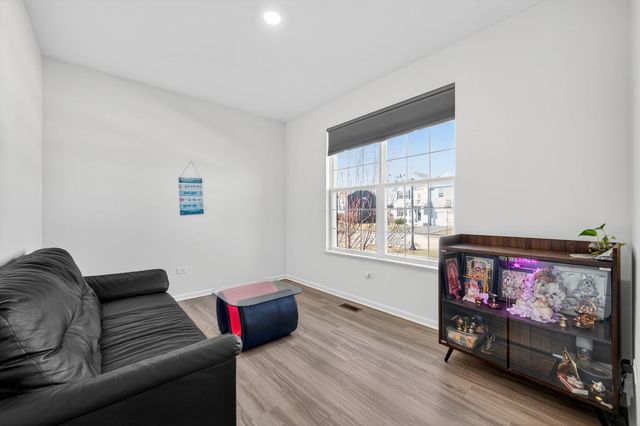 3803 Ivy Lane, Elgin, IL 60124