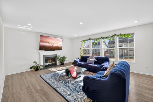 3803 Ivy Lane, Elgin, IL 60124