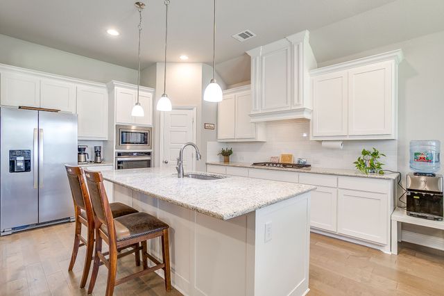 320 Ben Thomas Street, Burleson, TX 76028