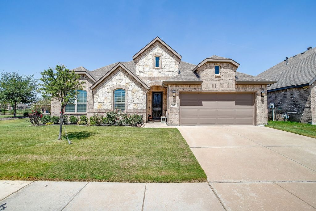 320 Ben Thomas Street, Burleson, TX 76028