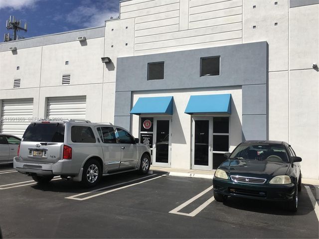 2355 NW 70th Ave D-3, Miami, FL 33122