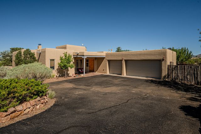 15 Calle Cal, Santa Fe, NM 87508