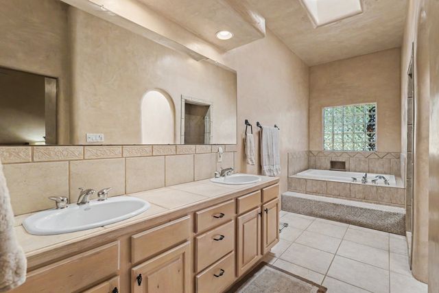 15 Calle Cal, Santa Fe, NM 87508