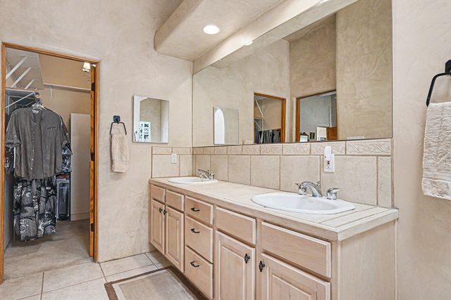 15 Calle Cal, Santa Fe, NM 87508