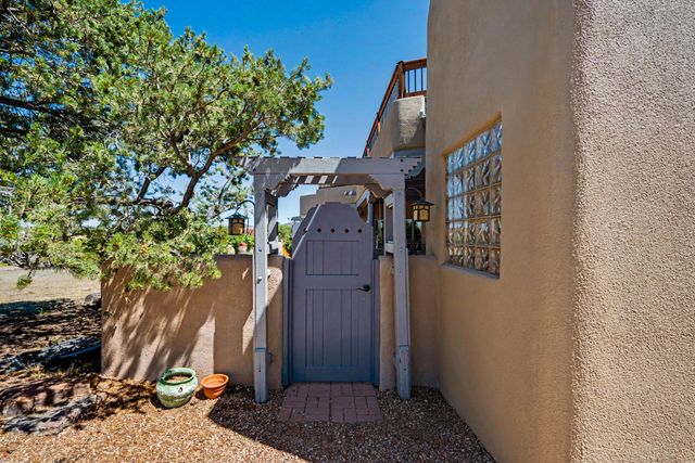 15 Calle Cal, Santa Fe, NM 87508
