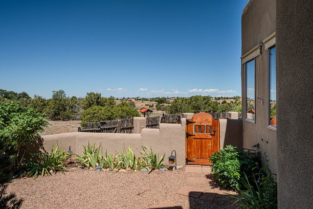 15 Calle Cal, Santa Fe, NM 87508