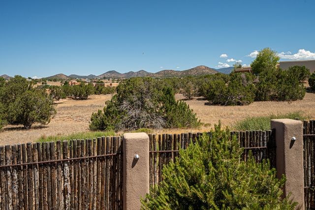 15 Calle Cal, Santa Fe, NM 87508