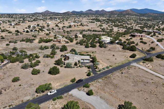 15 Calle Cal, Santa Fe, NM 87508