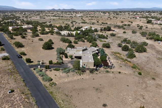 15 Calle Cal, Santa Fe, NM 87508