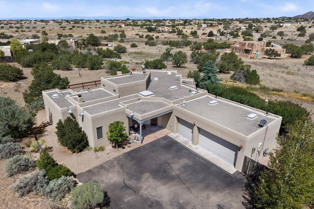 15 Calle Cal, Santa Fe, NM 87508