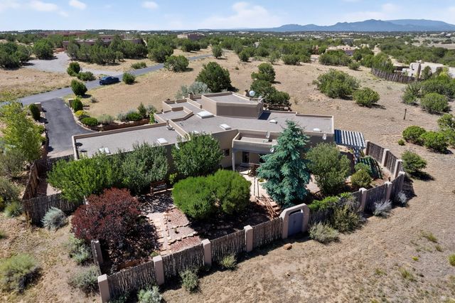 15 Calle Cal, Santa Fe, NM 87508
