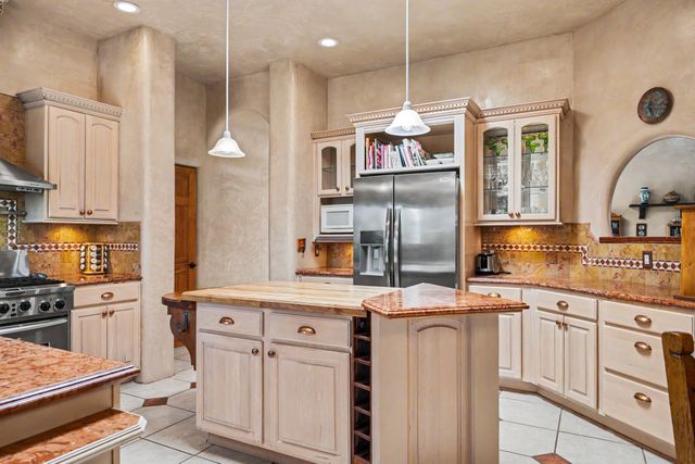 15 Calle Cal, Santa Fe, NM 87508