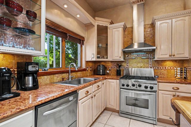 15 Calle Cal, Santa Fe, NM 87508